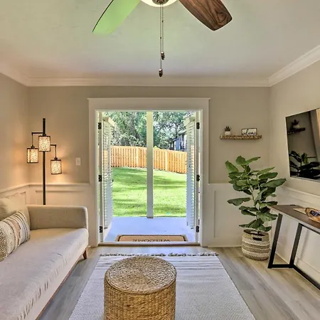 Cozy Tallahassee Apartment With Spacious Yard!