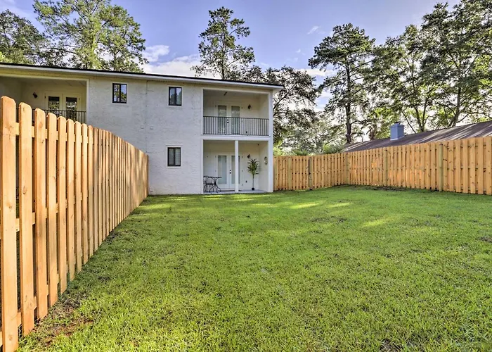 Cozy W/ Spacious Yard!
