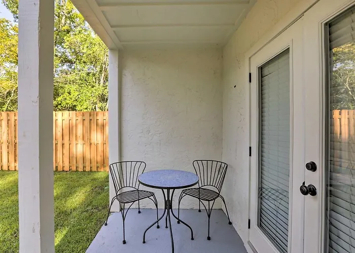 Cozy W/ Spacious Yard!