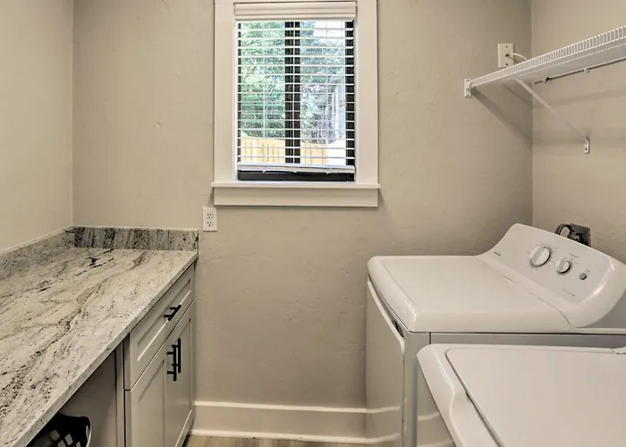 Cozy W/ Spacious Yard! * Tallahassee