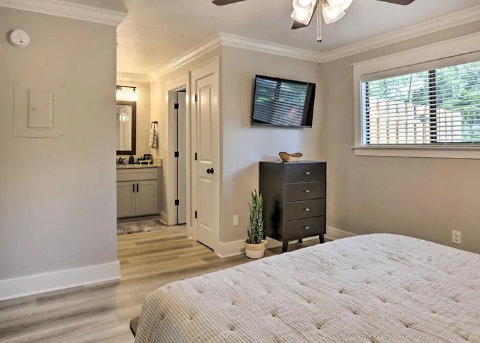 Cozy W/ Spacious Yard! *