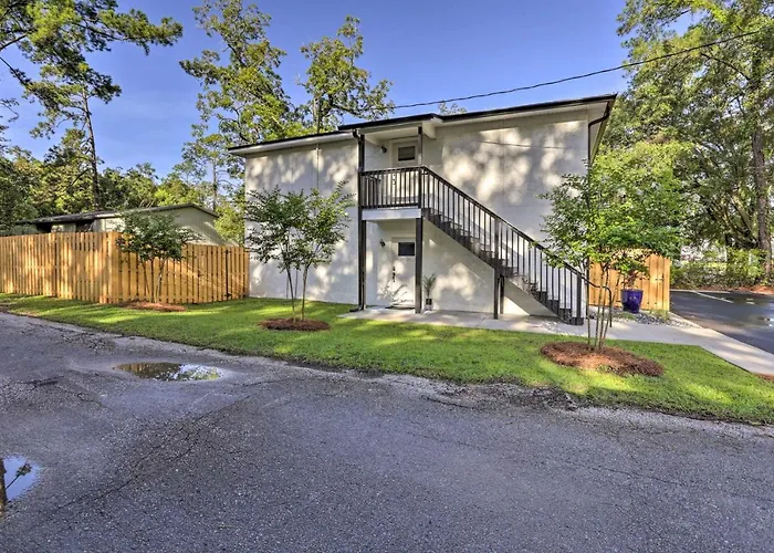 Cozy W/ Spacious Yard!